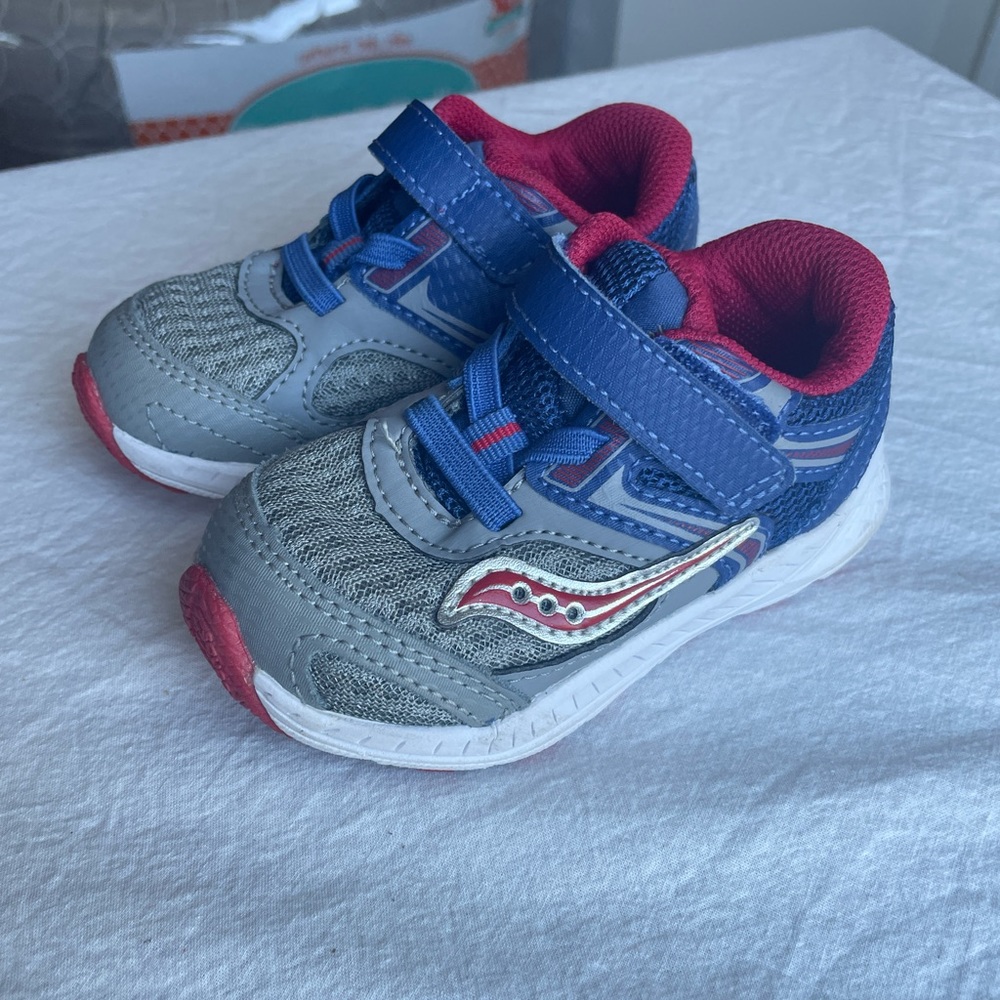 EUC Saucony Kids Baby Boy's S-Cohesion Jr (Toddler) Blue/Grey/Red, 5M